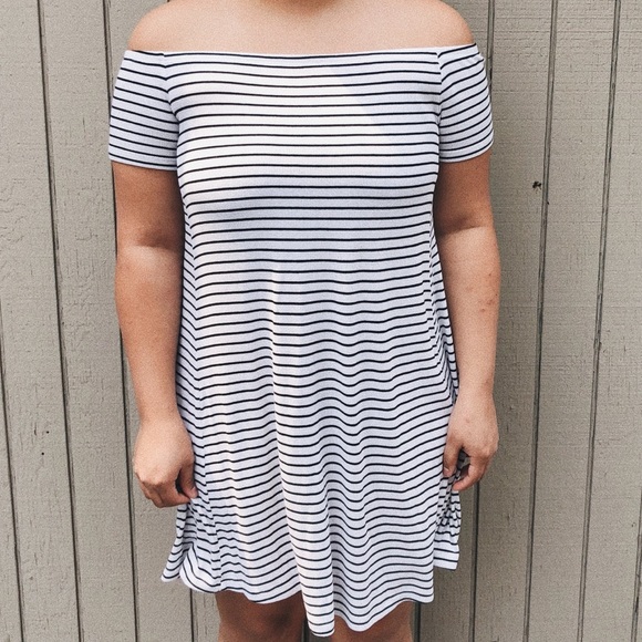 Off the shoulder dress - Picture 2 of 2